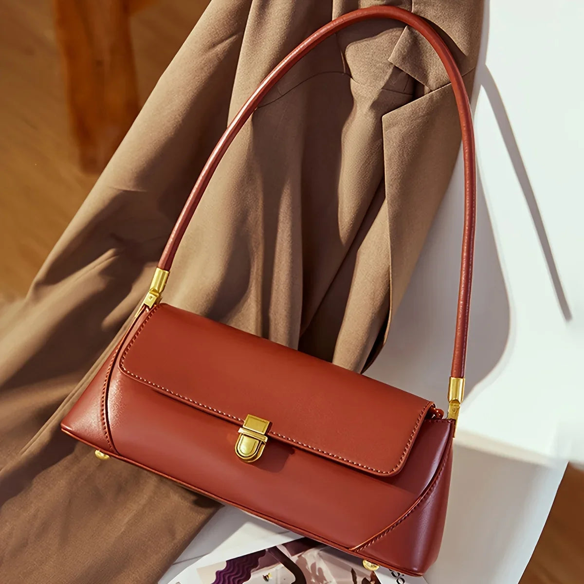 Sac à main "Banana"  un accessoire vintage élégant.